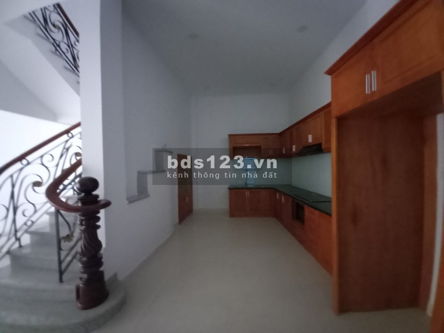 Bán nhà Pasteur (8x17m), 3 lầu, nhà mới keng, kéo vali vào ở liền, giá sốc mùa Covy