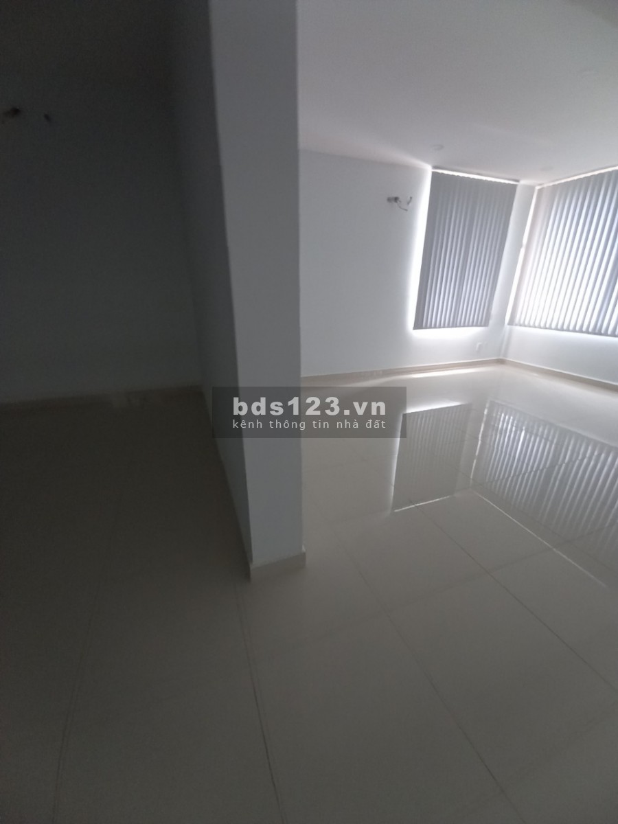 Bán nhà Pasteur (8x17m), 3 lầu, nhà mới keng, kéo vali vào ở liền, giá sốc mùa Covy