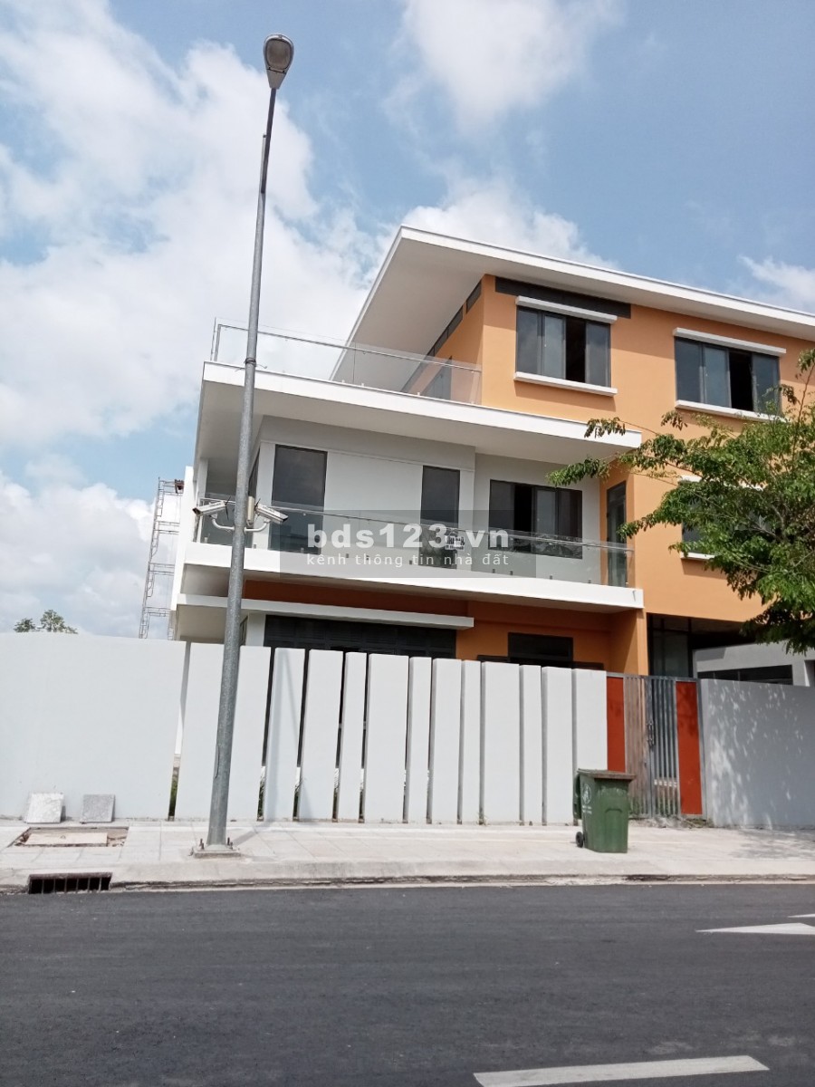 Bán gấp biệt thự song lập Phú Cường 10.5x24m 2 tấm, giá chỉ 5.2 tỷ buông đuôi