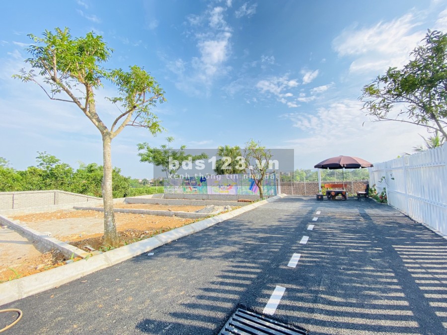 Khu đất đã có sổ đỏ Hà Nội, gần đường cao tốc CT08. Cách khu CNC Hòa Lạc chỉ hơn 1 km.