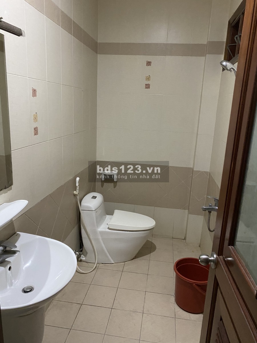 Nhà Nguyên căn lưng ĐH Văn Lang cs2 1pk 1pb 4pn 5wc st trước sau