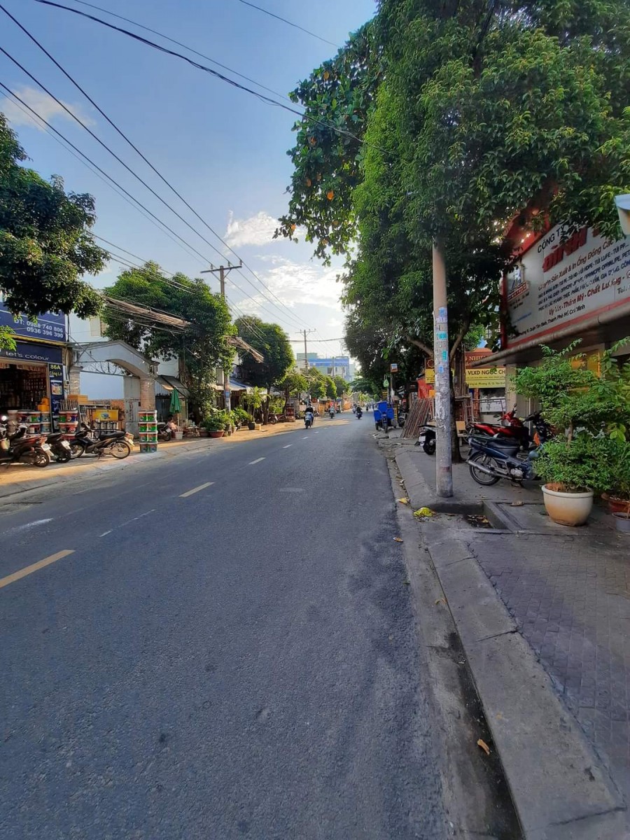 Thanh khoản gấp nhà Lạc Long Quân, 40m2, 3 PN, 3.5 TỶ CÒN THƯƠNG LƯỢNG