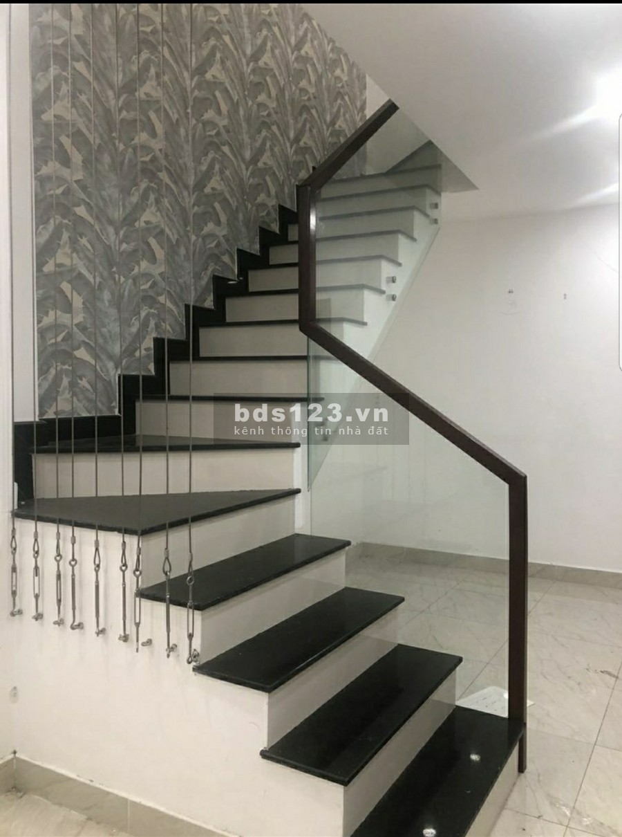 Cho thuê nhà 1 trệt + 1 lầu mặt tiền đường số Tân Quy, Quận 7