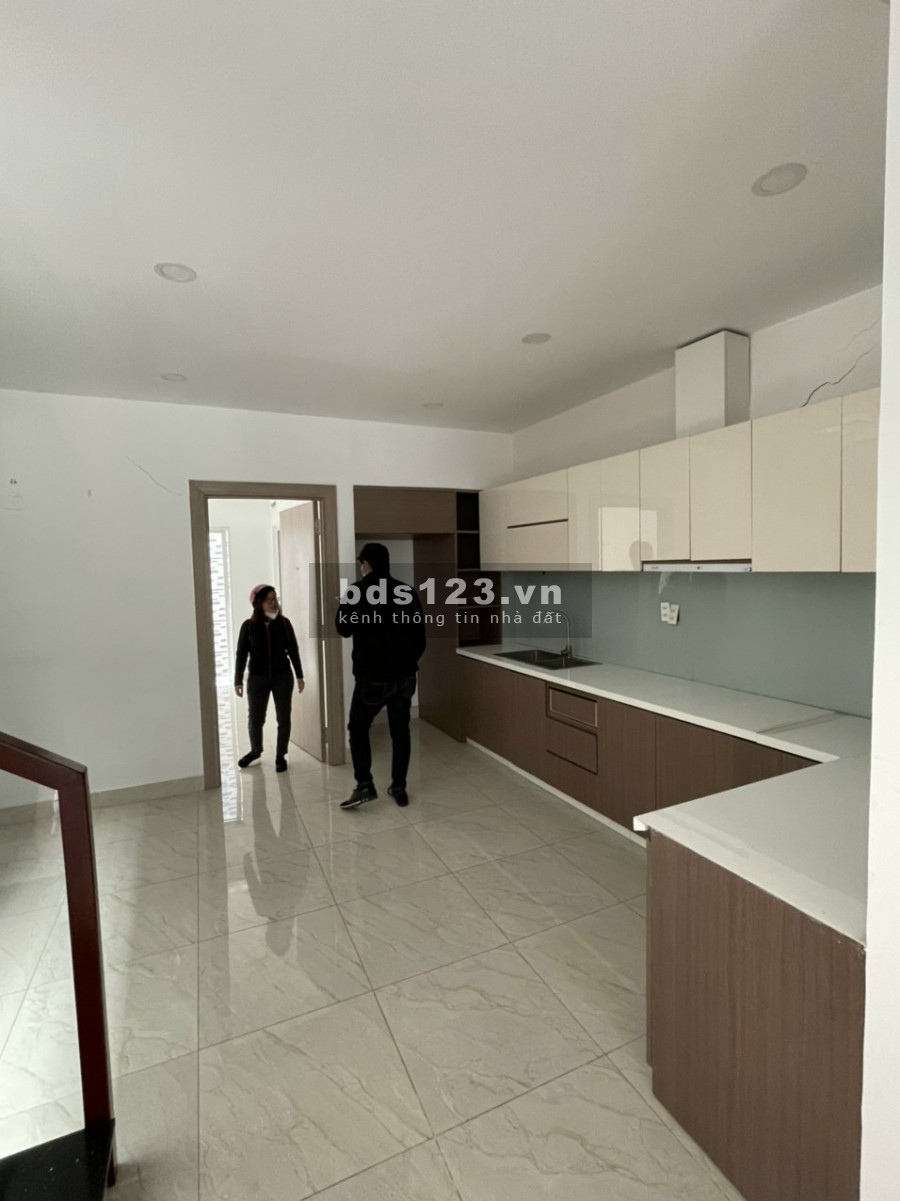 Cho thuê nhà 1 trệt + 1 lầu mặt tiền đường số Tân Quy, Quận 7