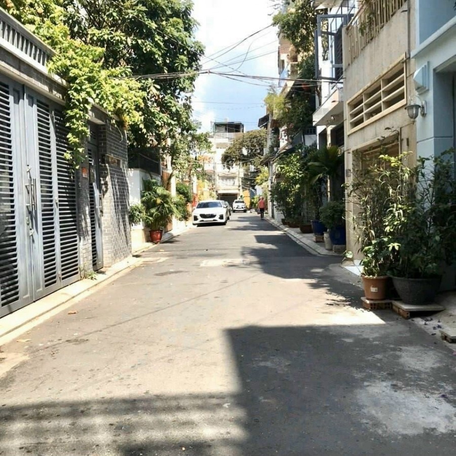 Bán biệt thự 130m2 (6x22) Lê Văn Sỹ Phường 1 Tân Bình - hầm, trệt, 3 lầu, có gara để xe. Giá 17.8tỷ