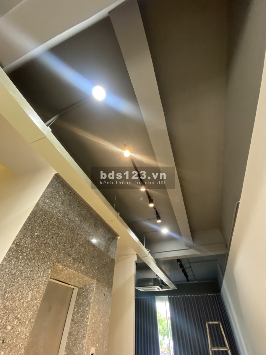 Cho thuê căn nhà phố thương mại Sari town hoàn thiện có thang máy giá 88tr LH 0909246874