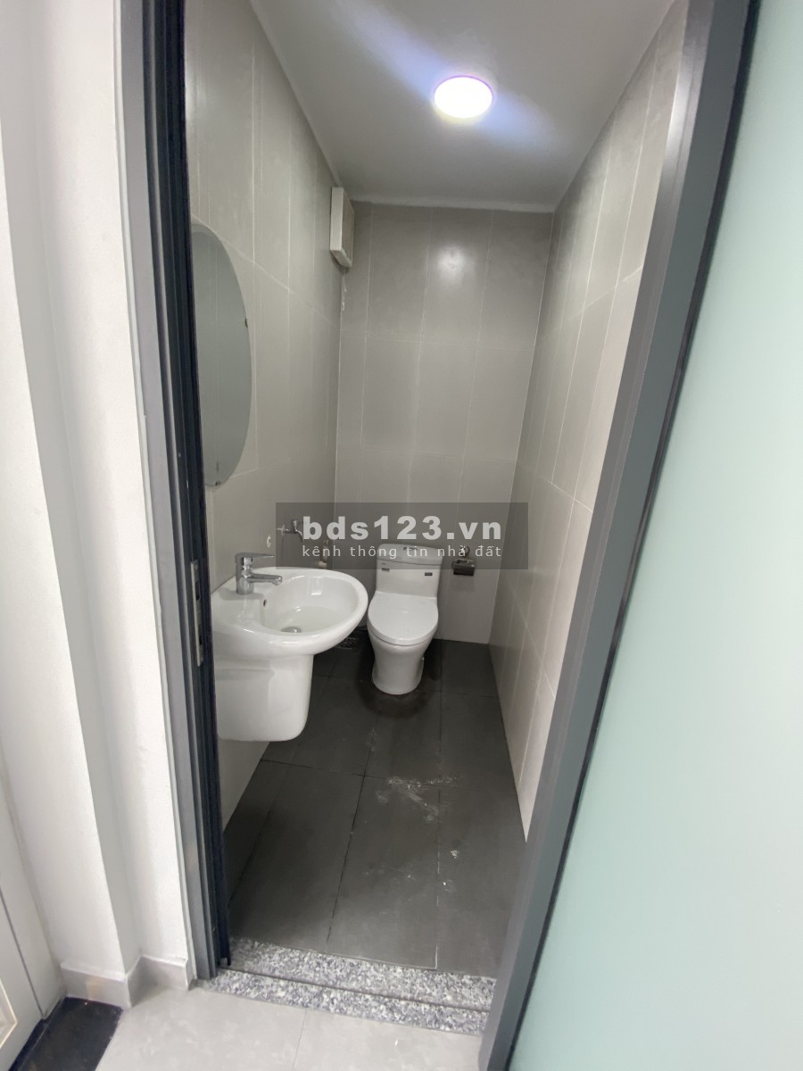 Cho thuê căn nhà phố thương mại Sari town hoàn thiện có thang máy giá 88tr LH 0909246874