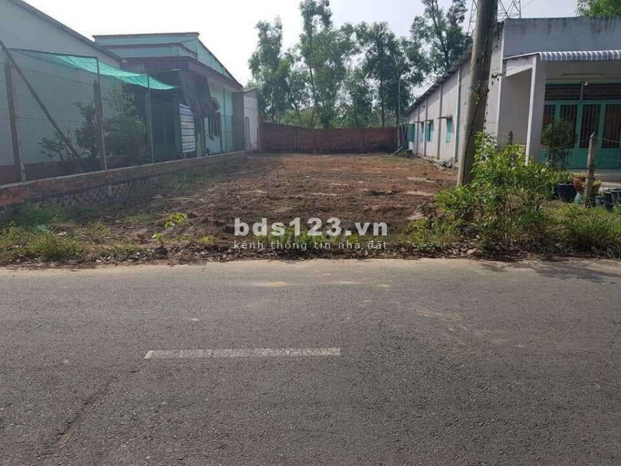 bán gấp miếng đất, từ ql13 vô 500m