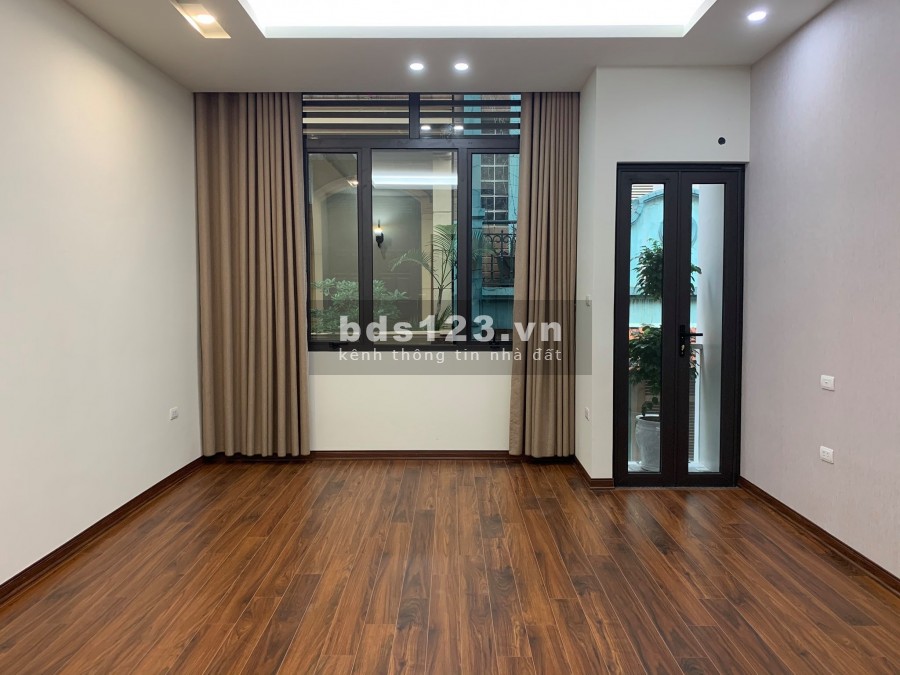 Bán nhà trung tâm Cầu Giấy, phân lô cực đẹp, 5 tầng, 8.8 tỷ