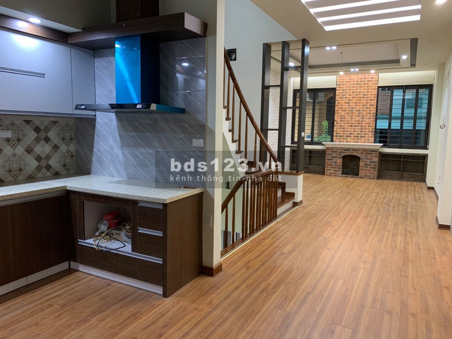 Bán nhà trung tâm Cầu Giấy, phân lô cực đẹp, 5 tầng, 8.8 tỷ