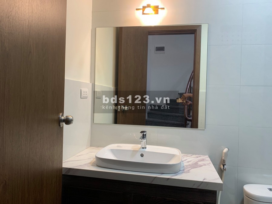 Bán nhà trung tâm Cầu Giấy, phân lô cực đẹp, 5 tầng, 8.8 tỷ