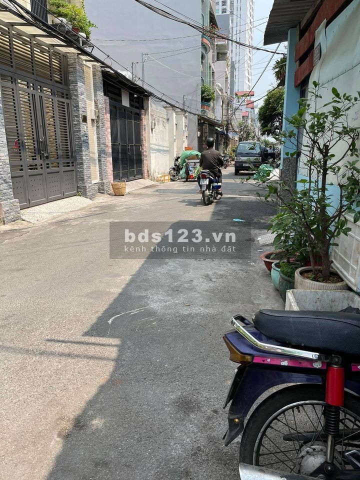 HẺM XE HƠI 4 TẦNG ĐÚC 6PN dt 46m2 Đường Trần Văn Quang Tân Bình