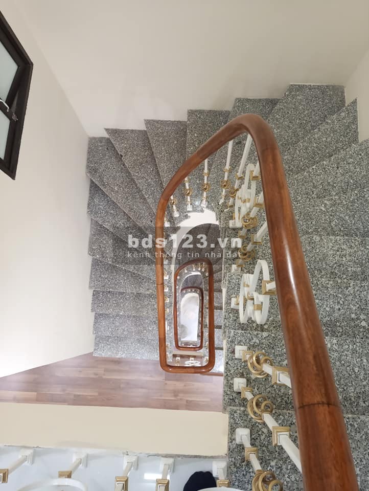 Chuyển Nhà Bán Gấp Nhà Đội Cấn 35m2 5 tầng 3.5 mặt tiền giá 3.25 tỷ