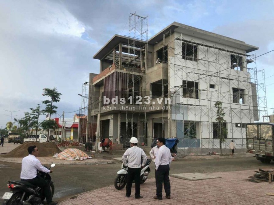 Đất mặt tiền giá trị cao ở chợ mới huyện Thạnh Phú