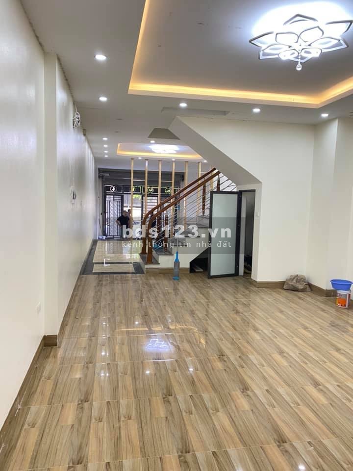 Bán nhà Tứ Hiệp, Thanh Trì, 54m2, MT 4.2m, ô tô đỗ cửa, sát chợ Văn Điển, 3,33 tỷ