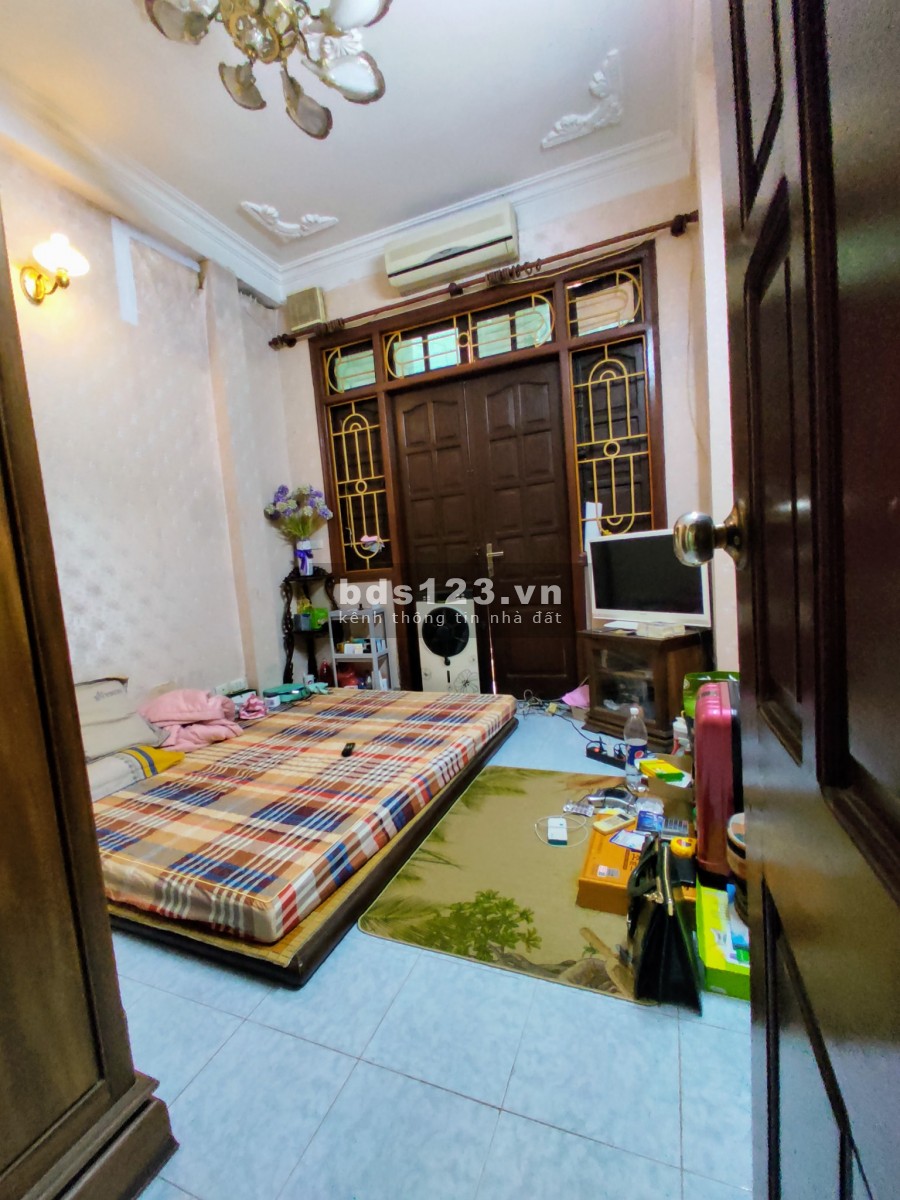 Bán gấp nhà Ngõ Phố Kim Hoa, Gần hồ 3 mẫu, 32/35m2, 4 tầng, giá 4,2 tỷ.
