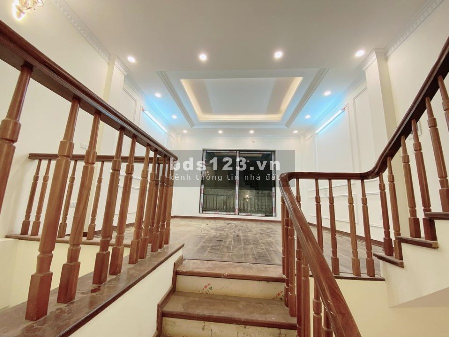 Bán nhà Sài Đồng Lô góc Thoáng sáng, dt 36m2 x 5 tầng 3.3 tỷ