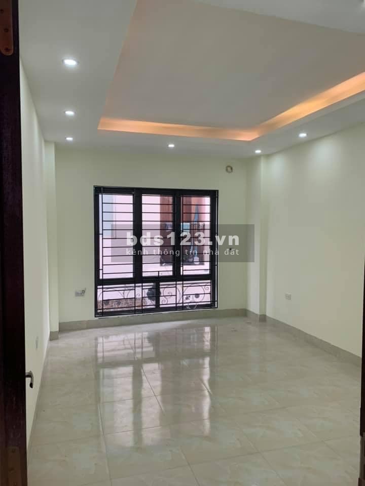 Bán Nhà Vĩnh Hưng, Hoàng Mai, Ngõ rộng chỉ 40m ra đường Vĩnh Hưng, 33m^2, 1 tỷ 8
