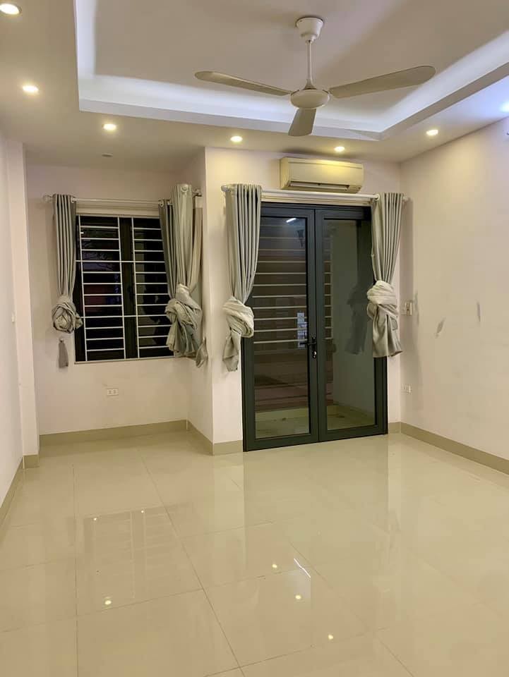 Bán Nhà Định Công Thượng 40m2, Mới Đẹp Ở Ngay, Ô Tô Tránh Vào Nhà, Thoáng Trước Sau 5.4 Tỷ