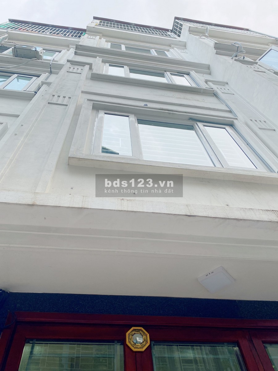 Mình bán nhà mới đẹp Nam Dư, 46m2x 5 tầng, giá 3.35 tỷ. Có gia lộc.