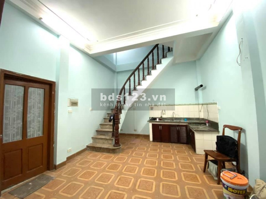 Bán nhà Lĩnh Nam, ô tô đỗ cổng, ở ngay, 30m ra mặt đường, an sinh tốt Nhỉnh 1 tỷ