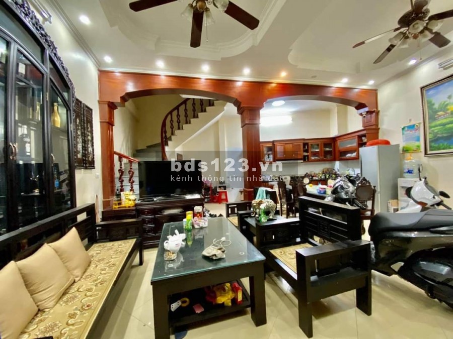 GẦN PHỐ GARA 7 CHỖ Ô TÔ TRÁNH MẶT TIỀN KHỦNG VỈA HÈ RỘNG PHÂN LÔ Ở LUÔN