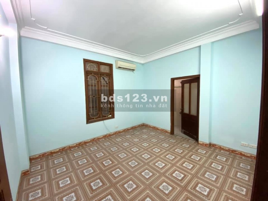 Bán nhà Lĩnh Nam, ô tô đỗ cổng, ở ngay, 30m ra mặt đường, an sinh tốt Nhỉnh 1 tỷ