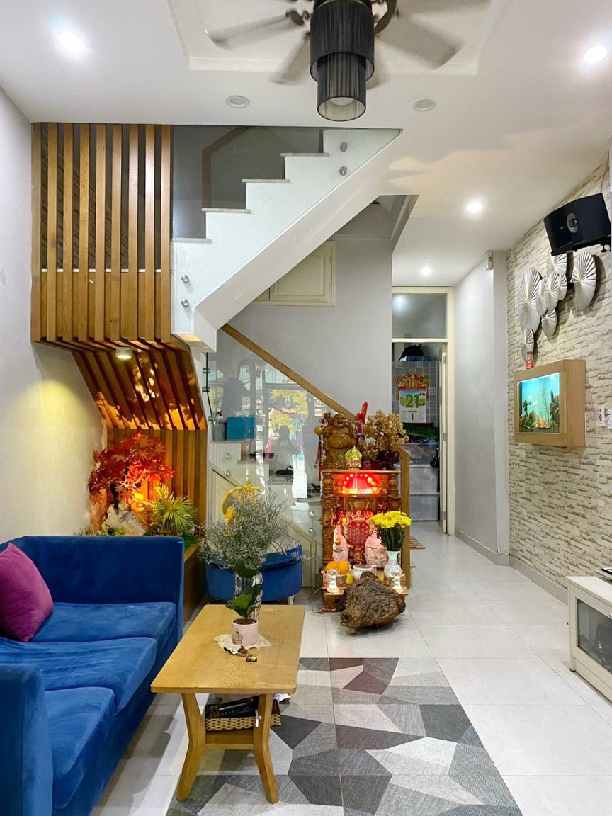 Nhà (3.9 x 15m) 2 lầu, mặt tiền Âu Dương Lân P2 Q8