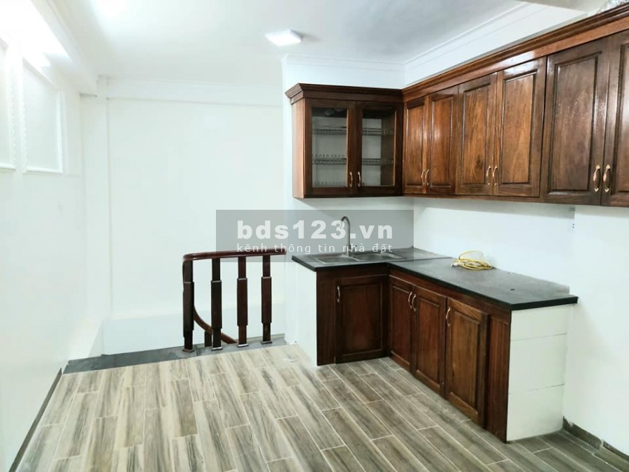 Bán nhà riêng tại Khương Đình, Hà Nội, 40m2 x 6 tầng, giá 5.2 tỷ.