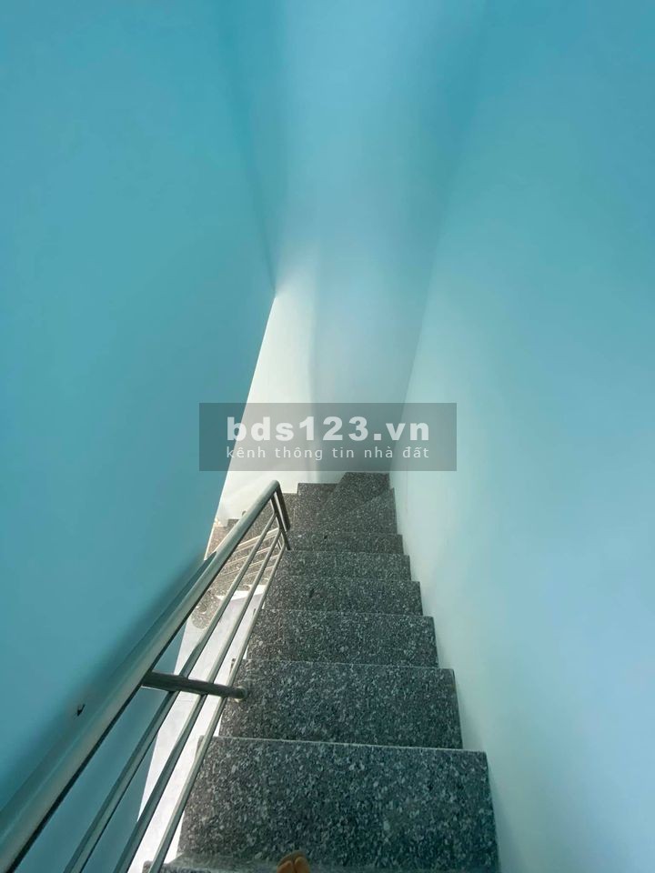 Bán gấp nhà đường Lê Hồng Phong Quận 10 3 tầng 10m2 970 triệu - 0798919986