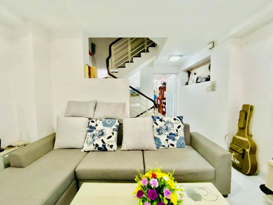 Bán Nhà Tân Bình 62m2 5 tầng Giá 9,8 tỷ Hạ Giá Sốc . Cần Bán Gấp