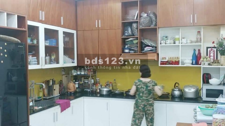 Nhà 3 Tầng 225m2 đường xe hơi Núi Thành – Q.Tân Bình 9.6 tỷ
