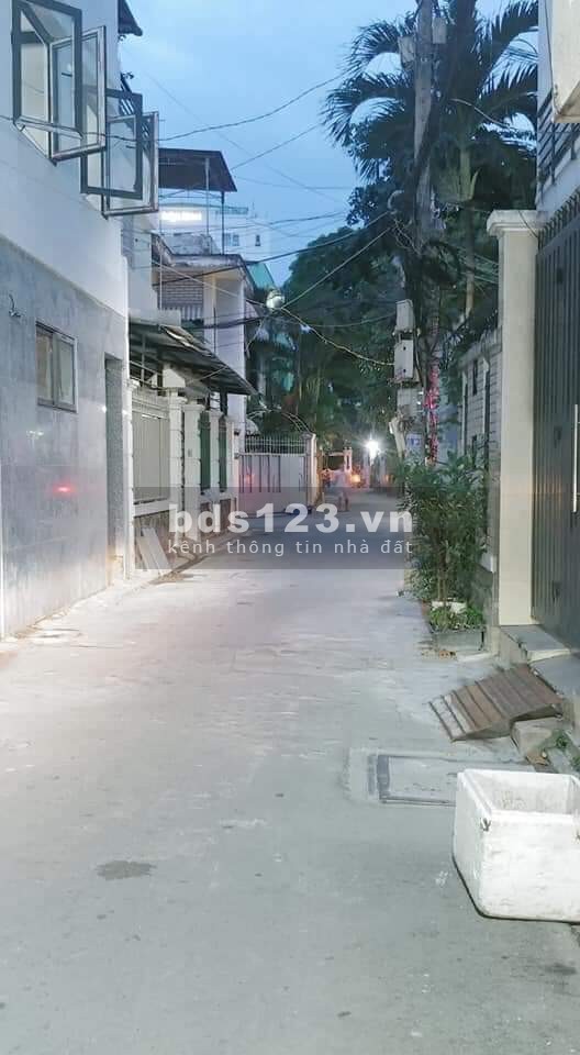 Nhà 3 Tầng 225m2 đường xe hơi Núi Thành – Q.Tân Bình 9.6 tỷ