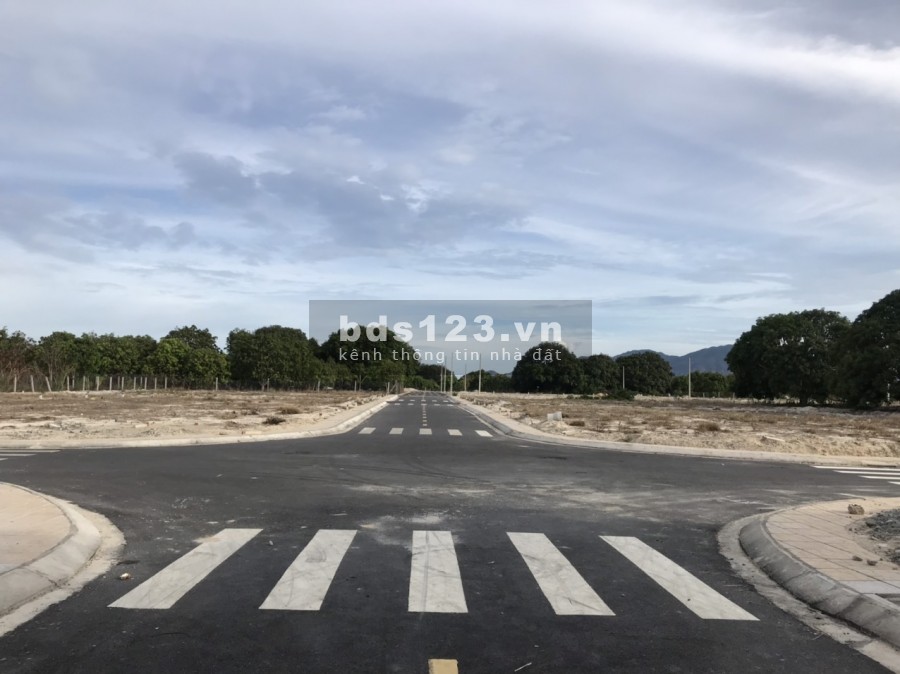 Cần bán gấp lô đất ngay trung tâm thị trấn Cam Đức