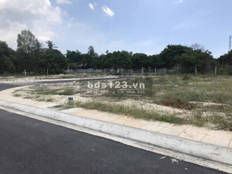 Cần bán gấp lô đất ngay trung tâm thị trấn Cam Đức