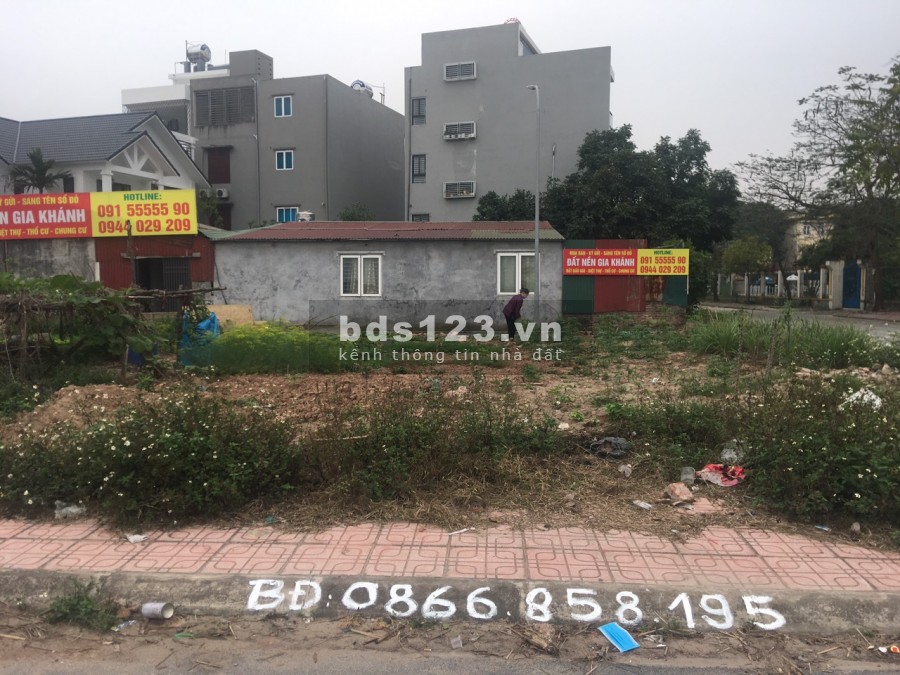 Cơ hội hiếm có lô đất dãy TT9 đất đấu giá Cự Khối trước đường sau ngõ
