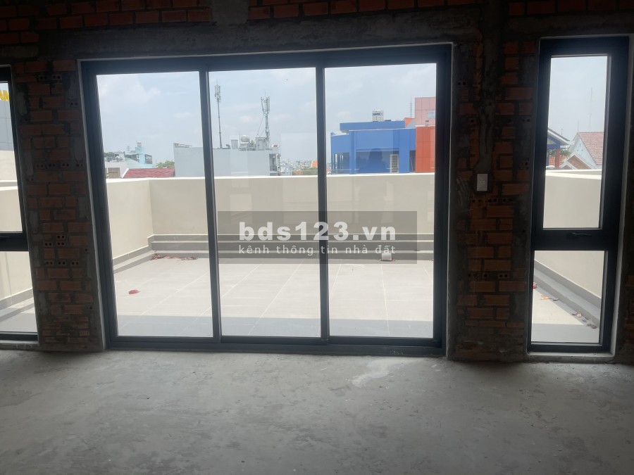 Cho thuê nguyên căn Shophouse 4 lầu mặt tiền Lê Văn Việt Quận 9