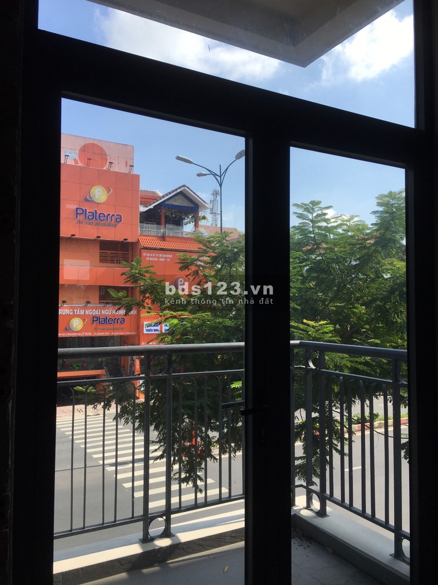 Cho thuê nguyên căn Shophouse 4 lầu mặt tiền Lê Văn Việt Quận 9