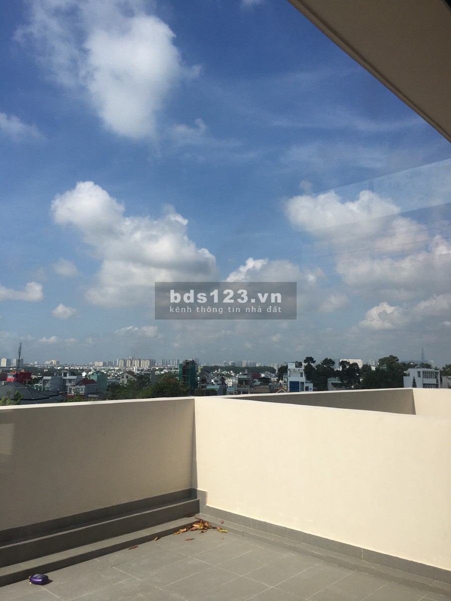 Cho thuê nguyên căn Shophouse 4 lầu mặt tiền Lê Văn Việt Quận 9