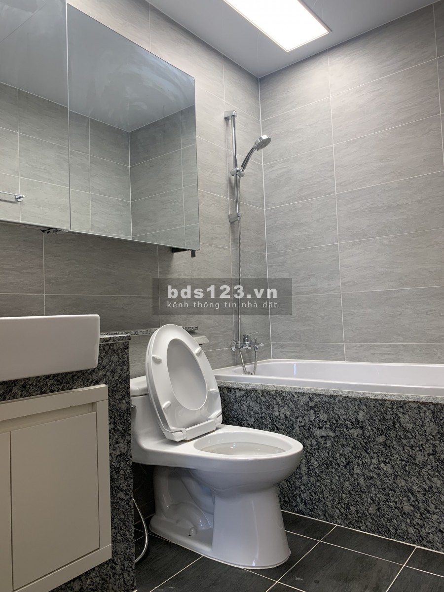 Cho thuê chung cư Starlake Tây Hồ Tây 2 ngủ full đồ 26.5 triệu/tháng. Lh 0377983070
