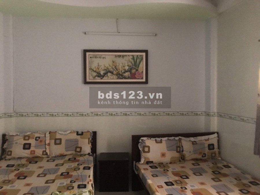 Cho thuê nhà nguyên căn MT đường Trần Phú, Quận 5