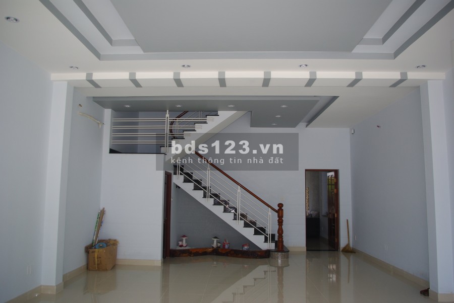 Nhà 1 trệt 2 lầu 160m2 Bạch Đằng Tân Bình, giá cho thuê 28 triệu/tháng