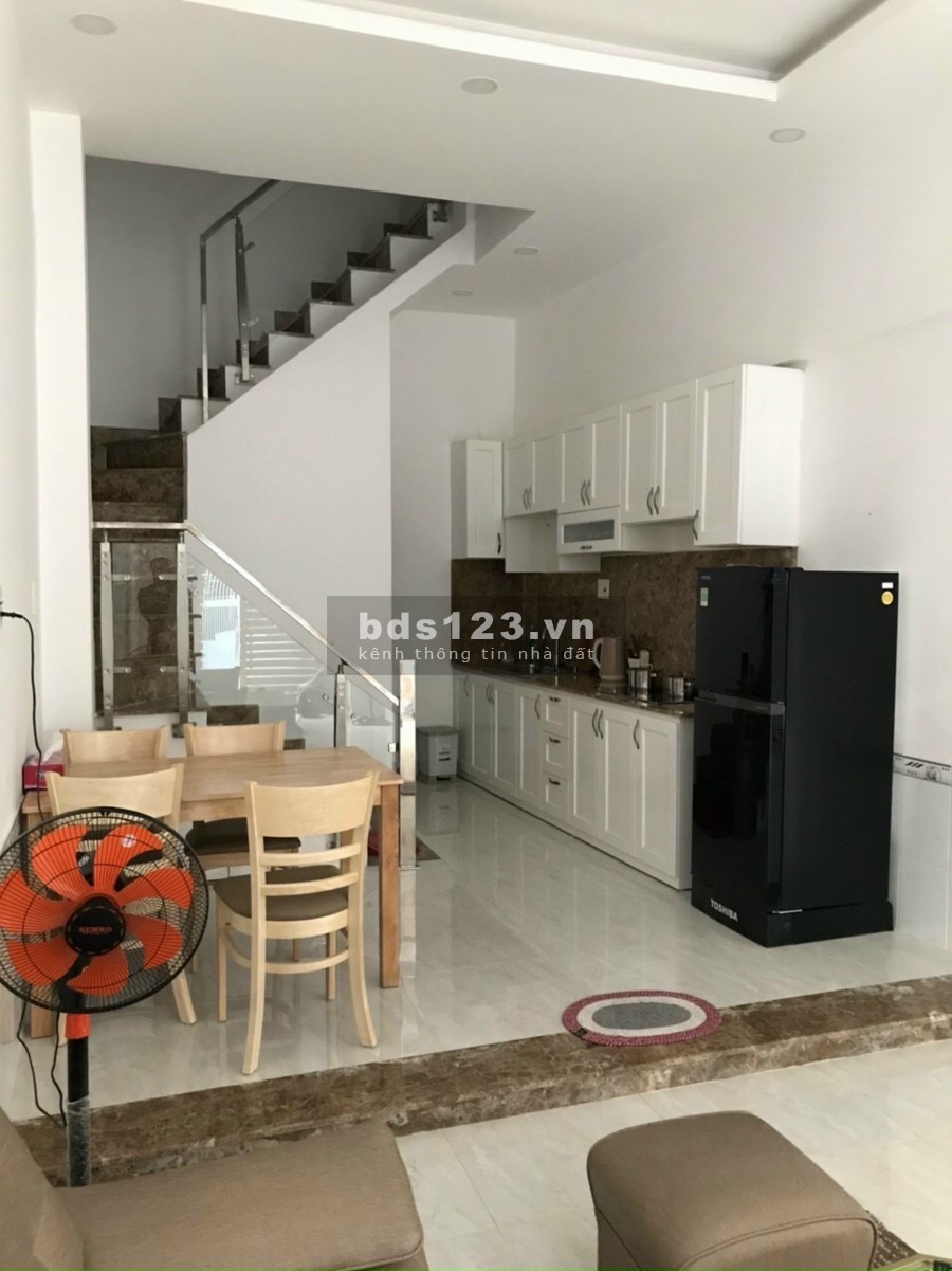 Cần tiền bán gấp nhà HXH Nguyễn Thiện Thuật, P.1, Quận 3