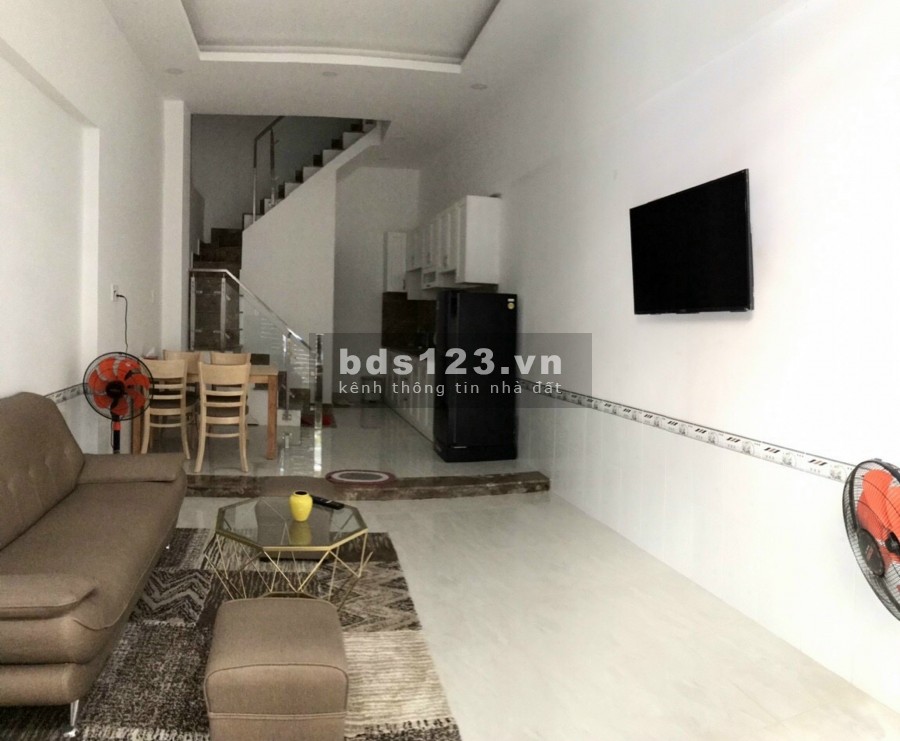 Cần tiền bán gấp nhà HXH Nguyễn Thiện Thuật, P.1, Quận 3