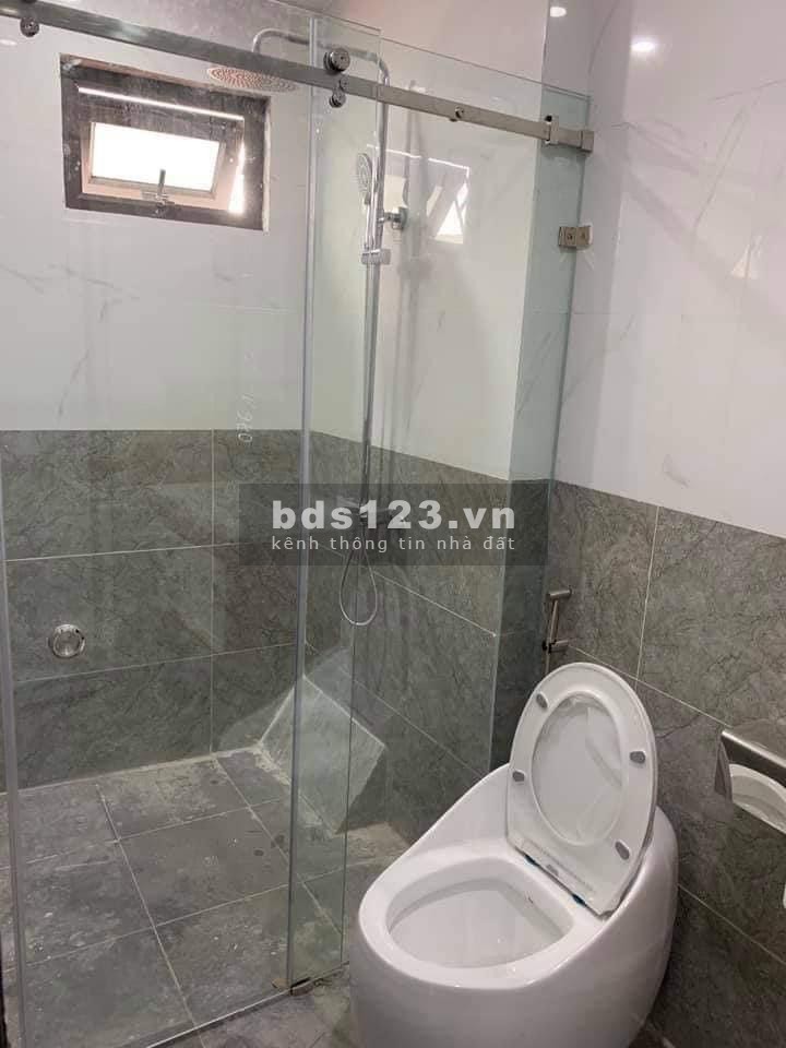 Cần bán nhà Dương Quảng Hàm khu Cầu Giấy 65m2 7 tầng mặt tiền 5,8m. Giá 13.5 tỷ