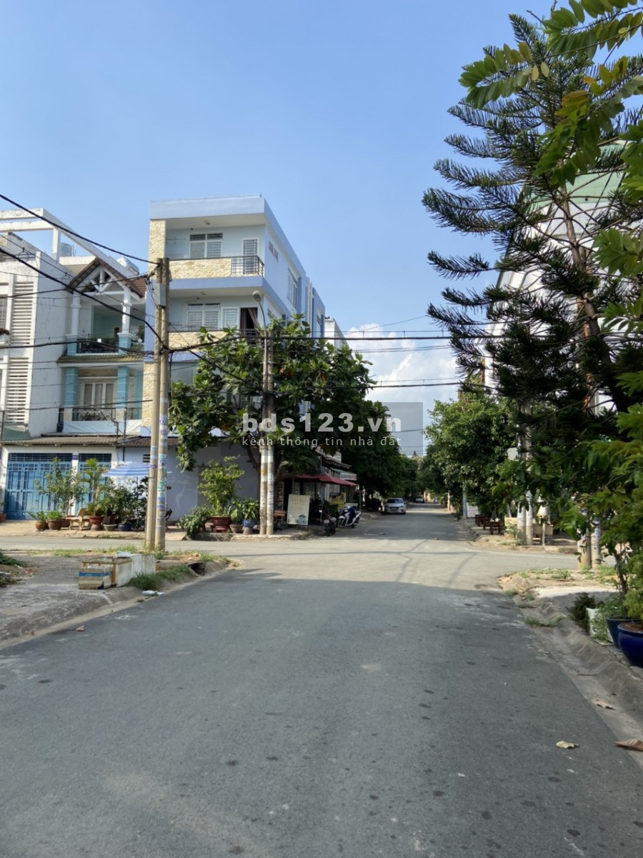 Nhà Bình Lợi, 5x18m, 3 sàn sân thượng, 4 phòng full máy lạnh, nhà đẹp.