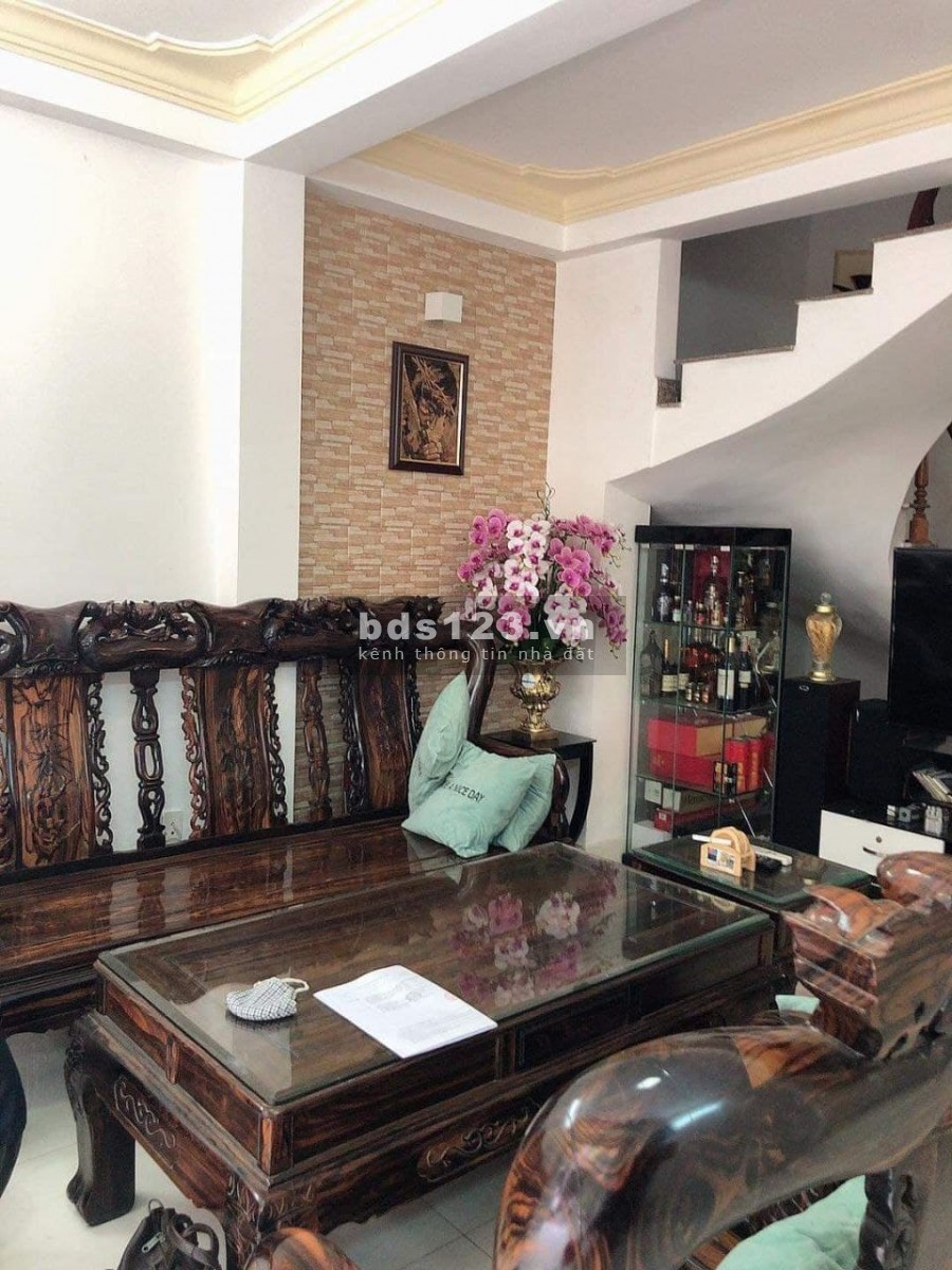Nhà Tân Cổ Điển Sang Trọng Quý Phái, Khu Vip Tân Phú, DT: 82m2, Nở Hậu Đẹp, Giá Chỉ 7.2 Tỷ.