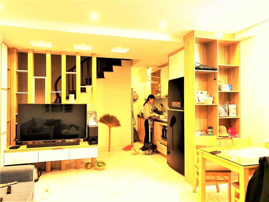 Nhỉnh 2 tỷ 7 có nhà đẹp 40m2 x 5 tầng Nam Dư, gần oto, gần chợ, nhiều tiện ích