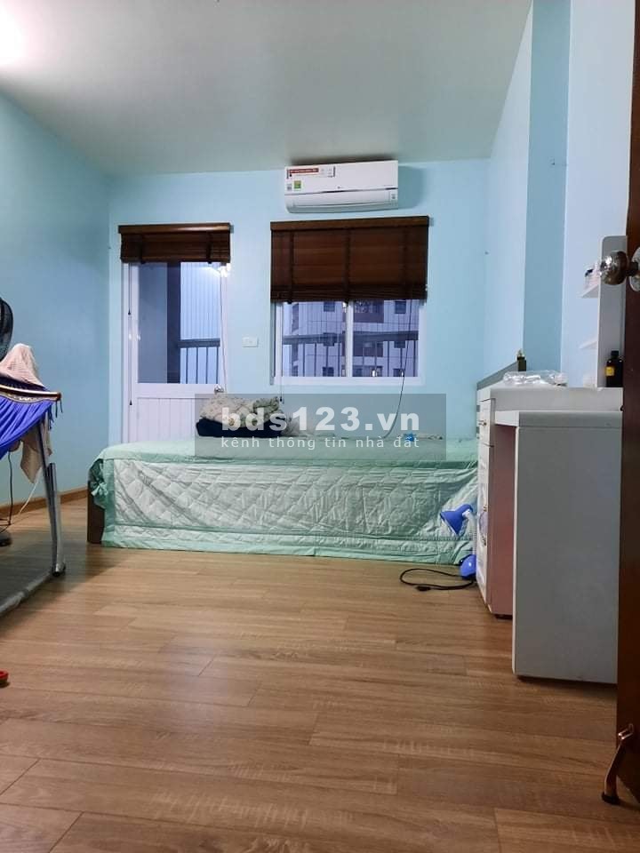 Bán căn hộ tòa CT2 Yên Nghĩa 121m2 giá 1,9 tỷ, 4PN, 3WC, 3 lô gia. Liên hệ: 0374393926