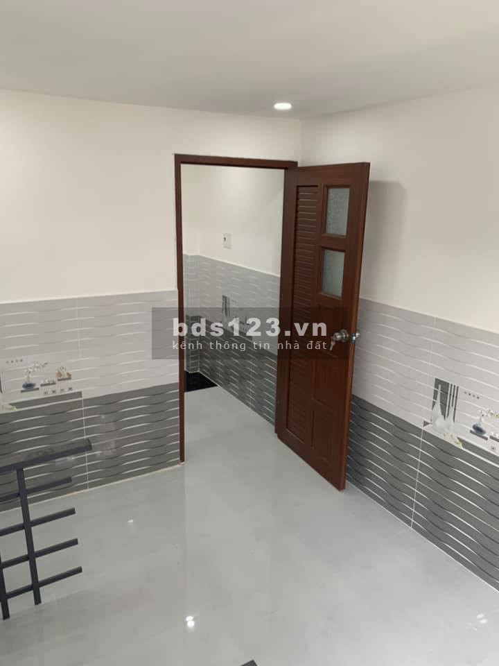 Nhà Giá Rẽ 580 Triệu 1 Trệt 2 Lầu Ngay Chợ Hưng Long, Bình Chánh , TPHCM